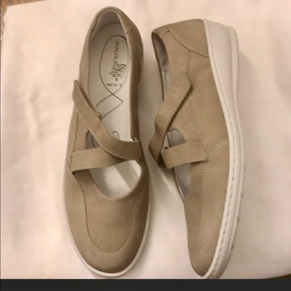 WALDLAUFER TAN NUBUCK STYLE IS GIULIA.  NEW